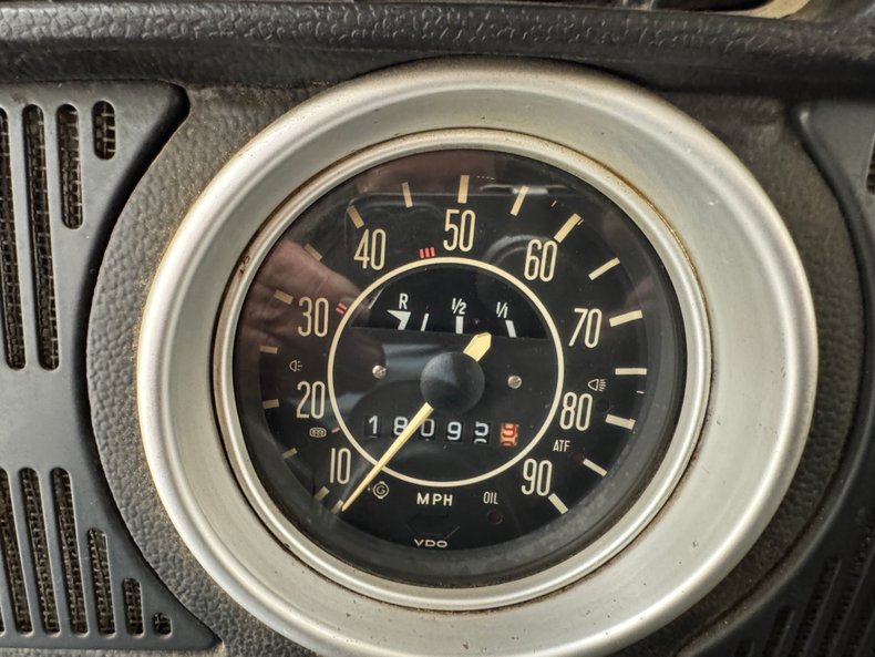 Volkswagen-Super-beetle-1971-Lemon-Yellow-Black-10