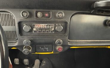 Volkswagen-Super-beetle-1971-Lemon-Yellow-Black-11