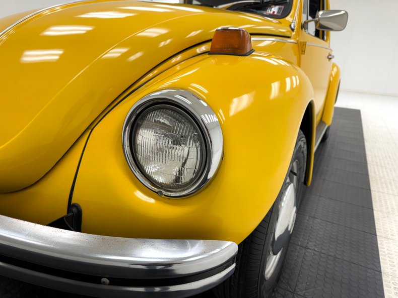 Volkswagen-Super-beetle-1971-Lemon-Yellow-Black-12