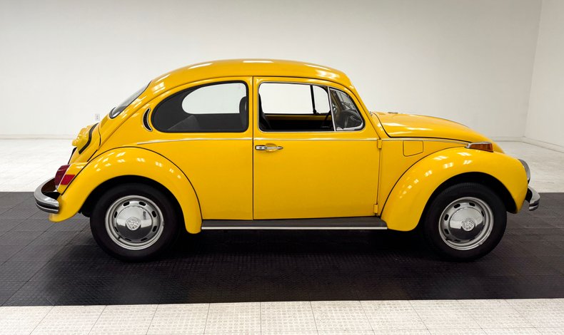 Volkswagen-Super-beetle-1971-Lemon-Yellow-Black-13