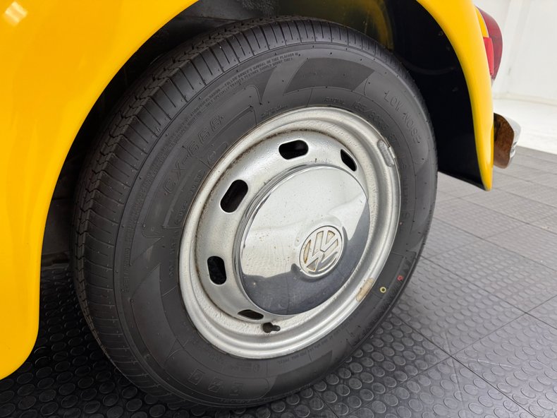 Volkswagen-Super-beetle-1971-Lemon-Yellow-Black-20