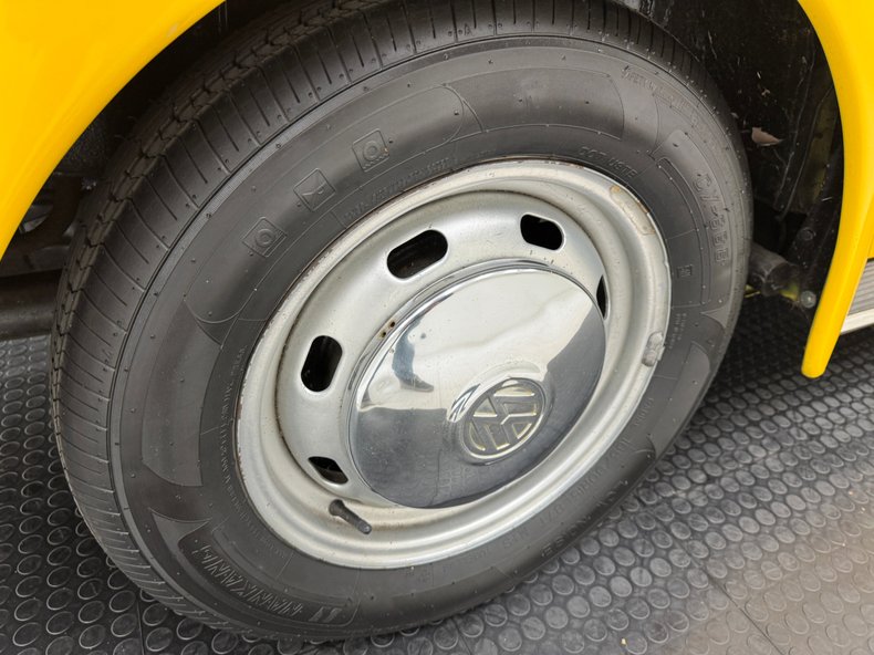 Volkswagen-Super-beetle-1971-Lemon-Yellow-Black-23