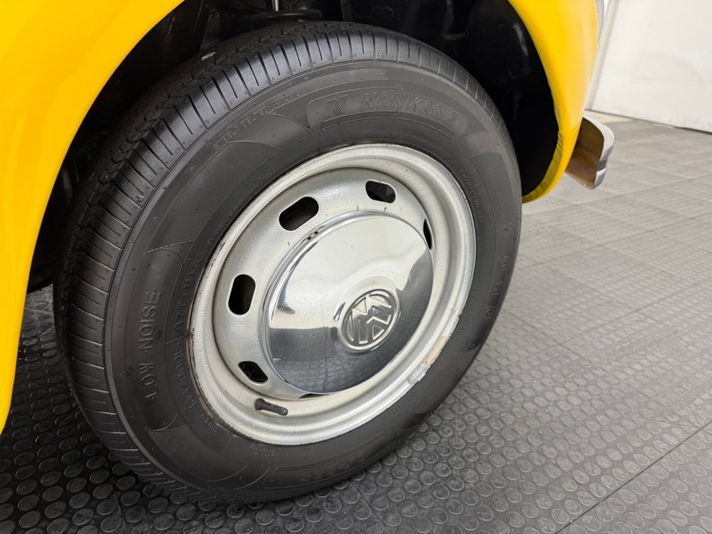 Volkswagen-Super-beetle-1971-Lemon-Yellow-Black-24