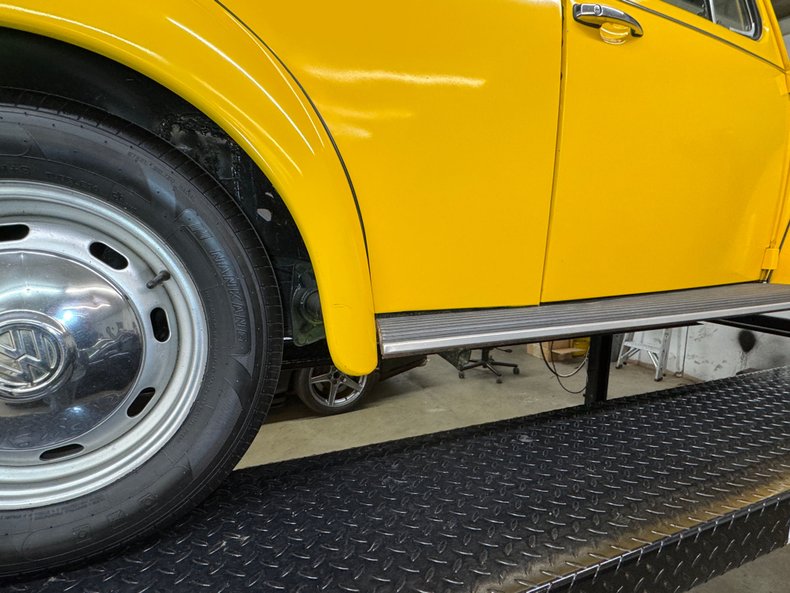 Volkswagen-Super-beetle-1971-Lemon-Yellow-Black-26