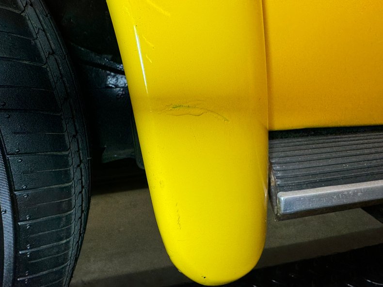 Volkswagen-Super-beetle-1971-Lemon-Yellow-Black-27