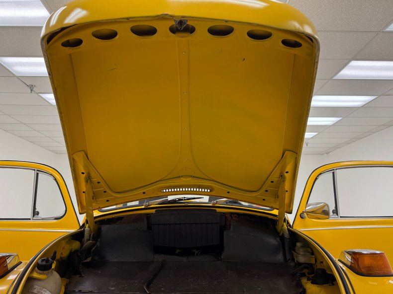Volkswagen-Super-beetle-1971-Lemon-Yellow-Black-28