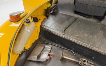 Volkswagen-Super-beetle-1971-Lemon-Yellow-Black-31