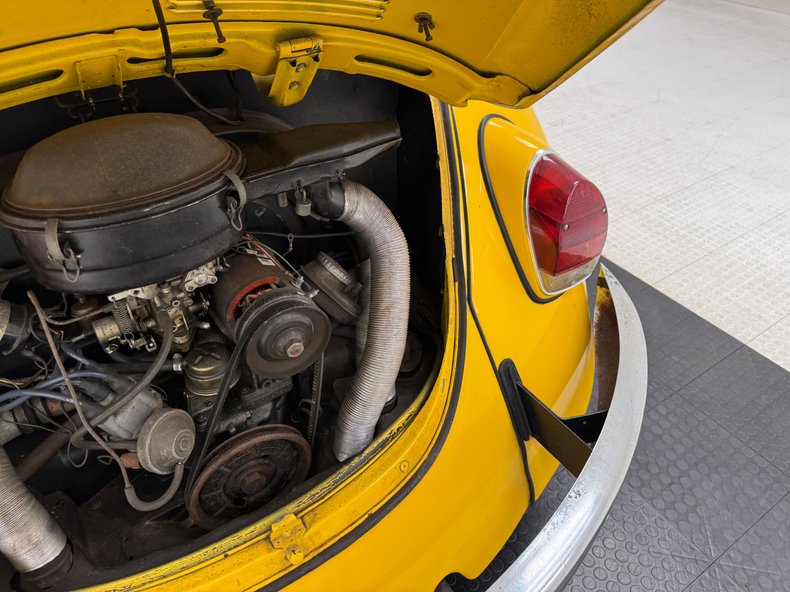 Volkswagen-Super-beetle-1971-Lemon-Yellow-Black-33
