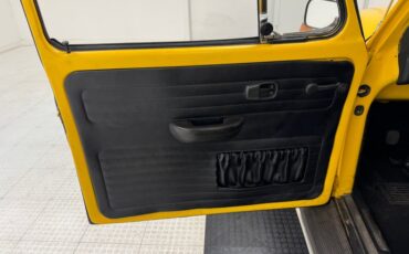 Volkswagen-Super-beetle-1971-Lemon-Yellow-Black-36