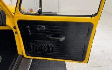 Volkswagen-Super-beetle-1971-Lemon-Yellow-Black-37