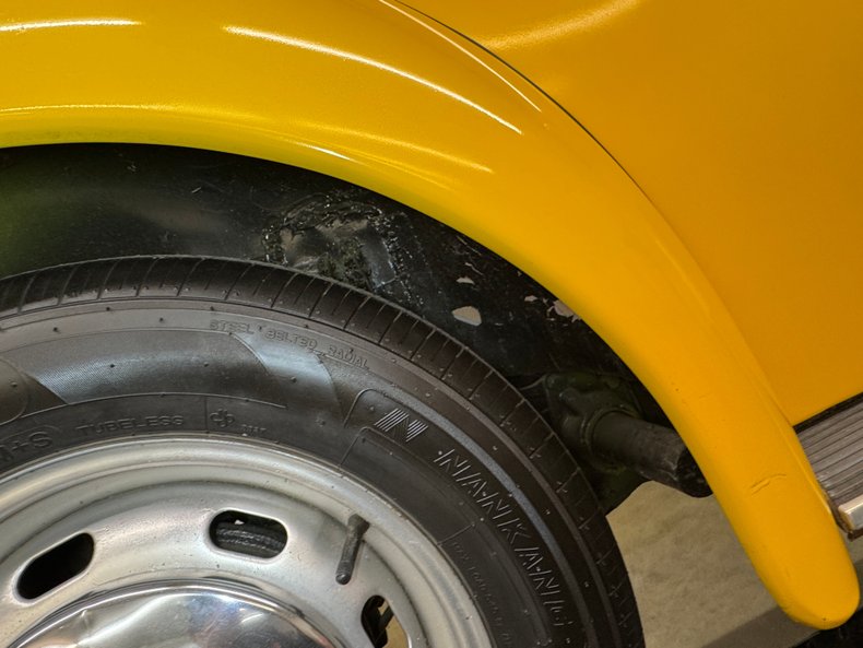 Volkswagen-Super-beetle-1971-Lemon-Yellow-Black-40