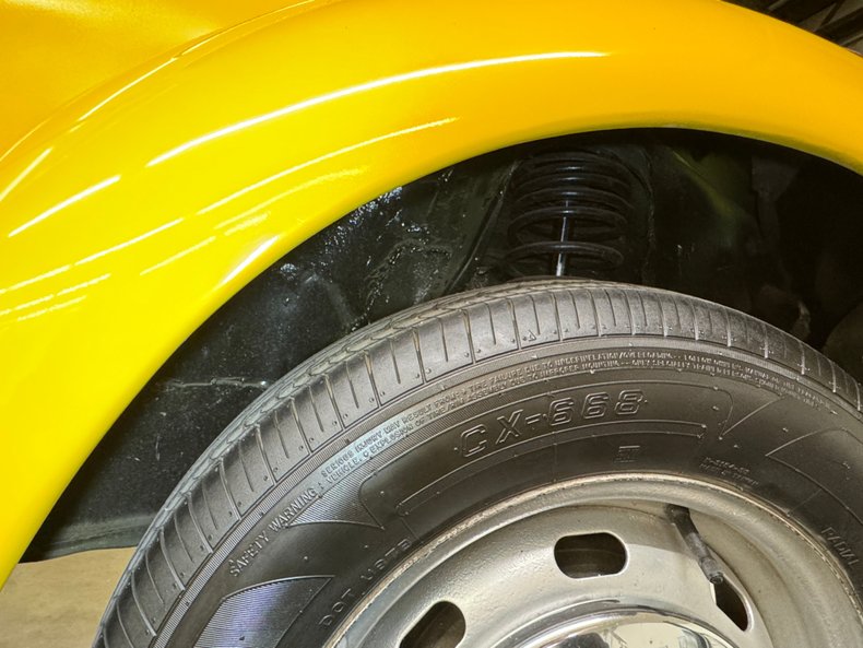 Volkswagen-Super-beetle-1971-Lemon-Yellow-Black-41