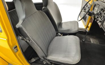 Volkswagen-Super-beetle-1971-Lemon-Yellow-Black-46