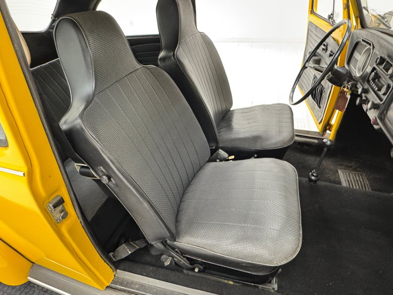 Volkswagen-Super-beetle-1971-Lemon-Yellow-Black-46
