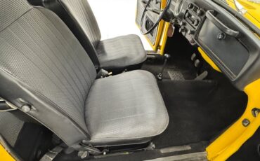 Volkswagen-Super-beetle-1971-Lemon-Yellow-Black-47