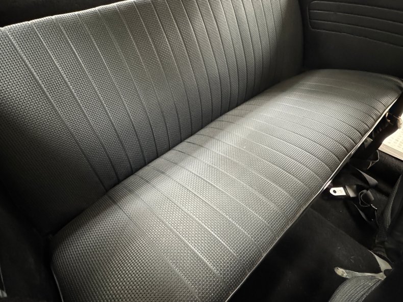 Volkswagen-Super-beetle-1971-Lemon-Yellow-Black-48