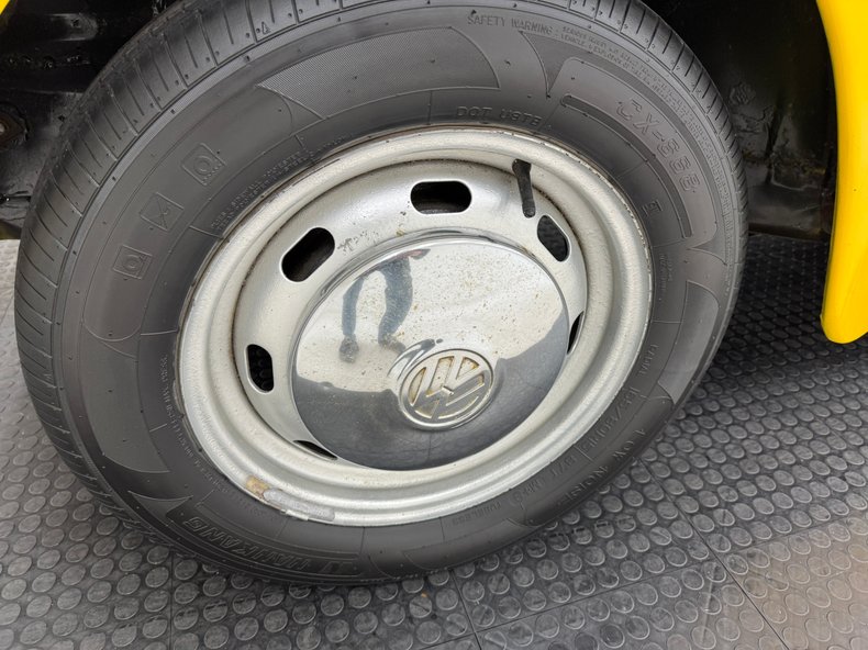 Volkswagen-Super-beetle-1971-Lemon-Yellow-Black-5