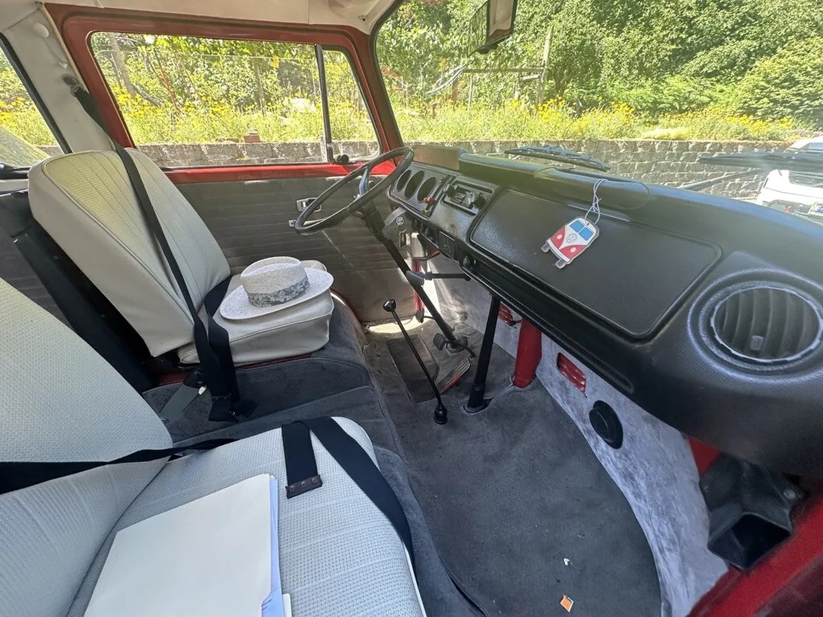 Volkswagen-Transporter-1969-Red-3