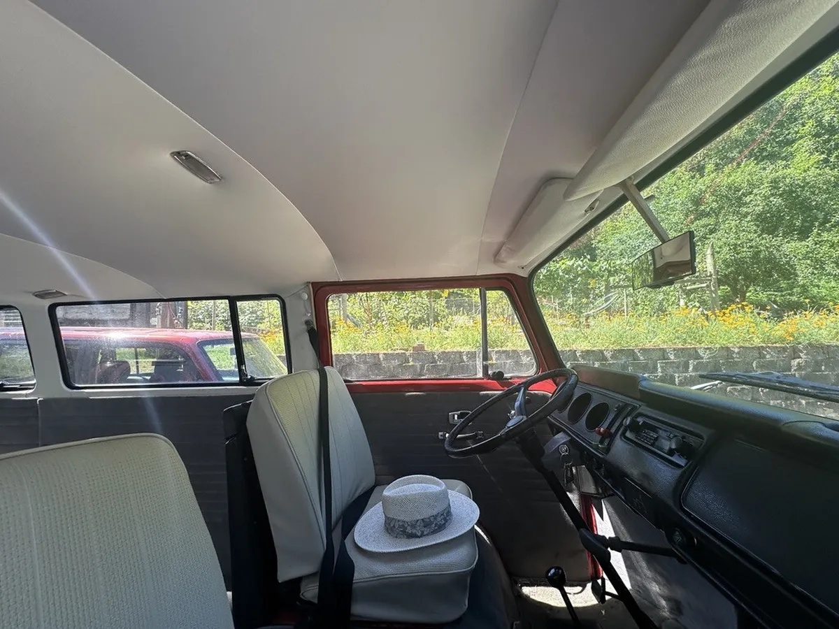 Volkswagen-Transporter-1969-Red-5