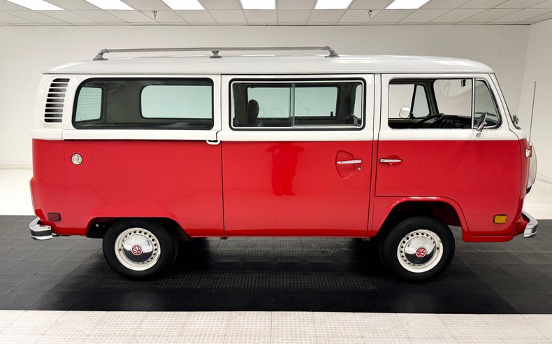 Volkswagen-Type-2-1979-Red-Black-13