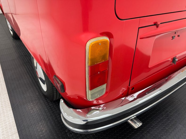 Volkswagen-Type-2-1979-Red-Black-19