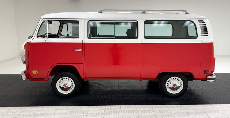 Volkswagen-Type-2-1979-Red-Black