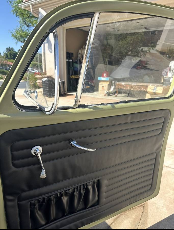 Volkswagen-beetle-1966-2