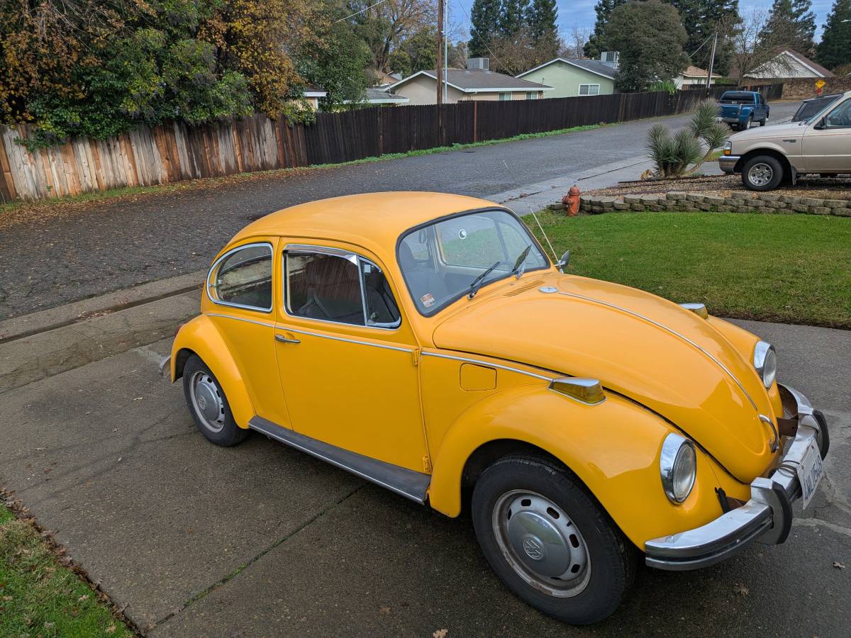Volkswagen-beetle-1970-yellow-1