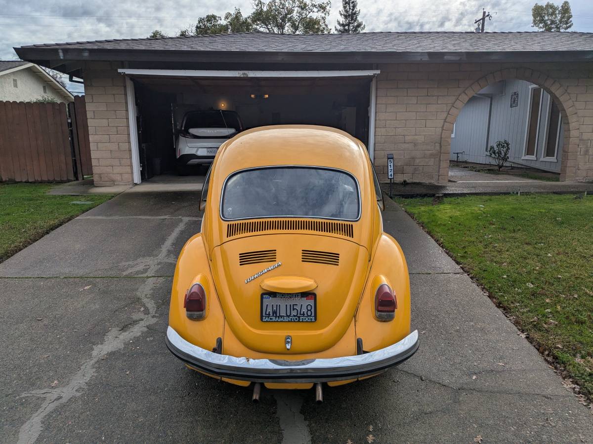 Volkswagen-beetle-1970-yellow-2