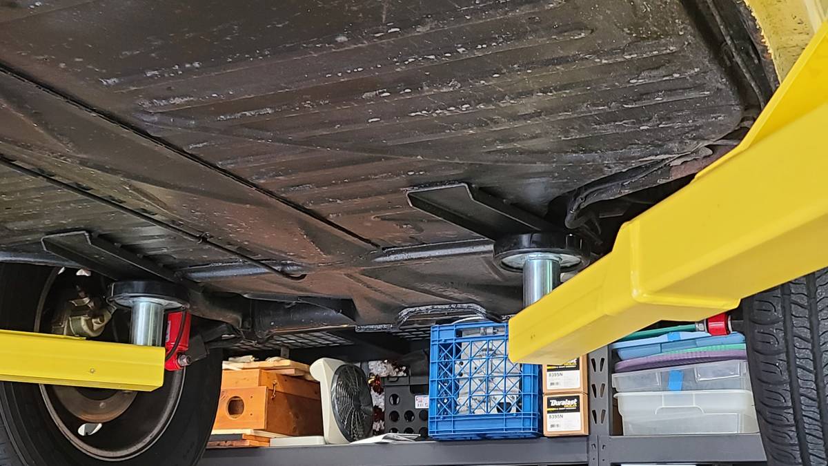 Volkswagen-beetle-1974-yellow-16