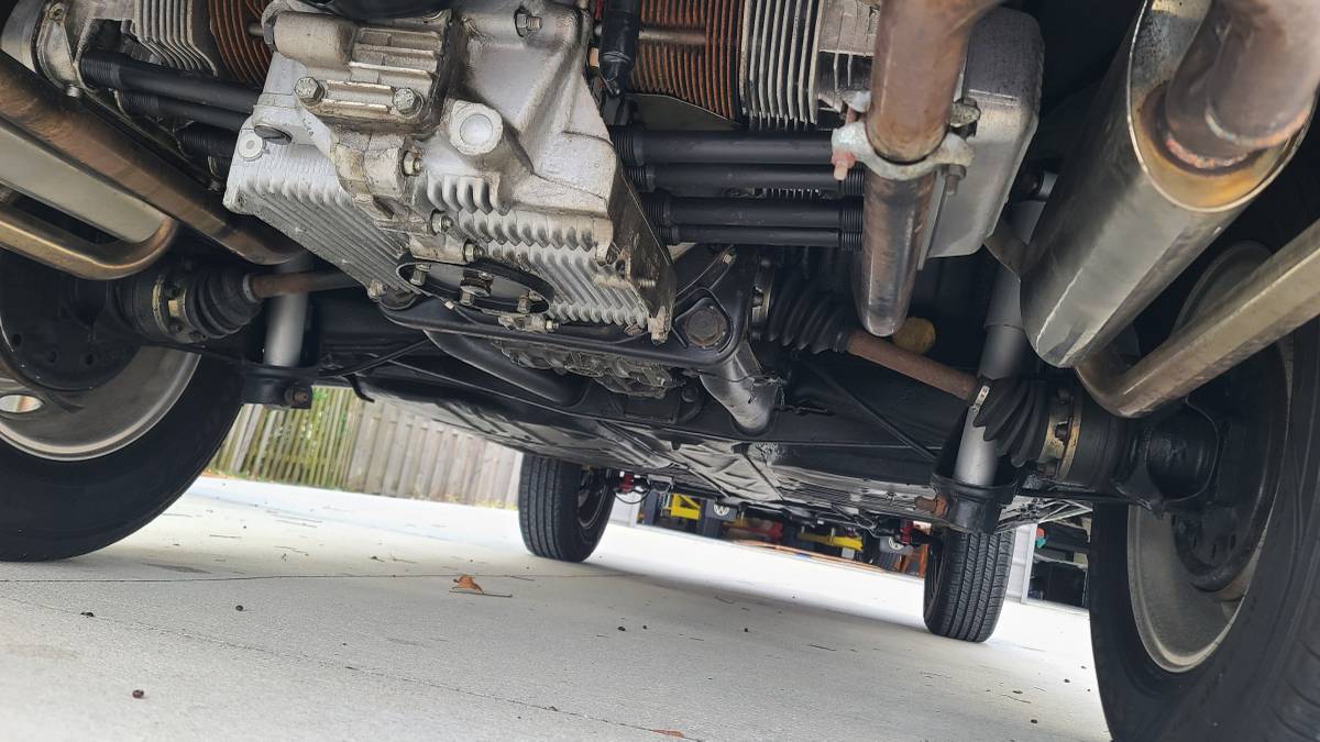 Volkswagen-beetle-1974-yellow-17