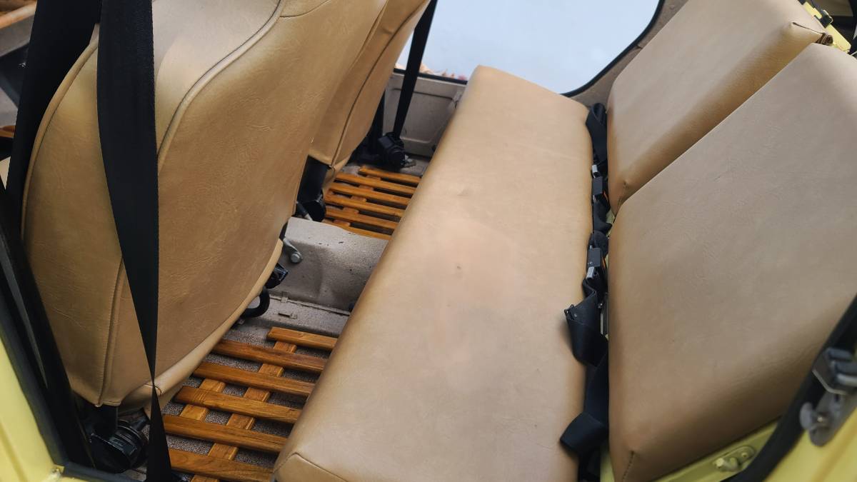 Volkswagen-beetle-1974-yellow-18