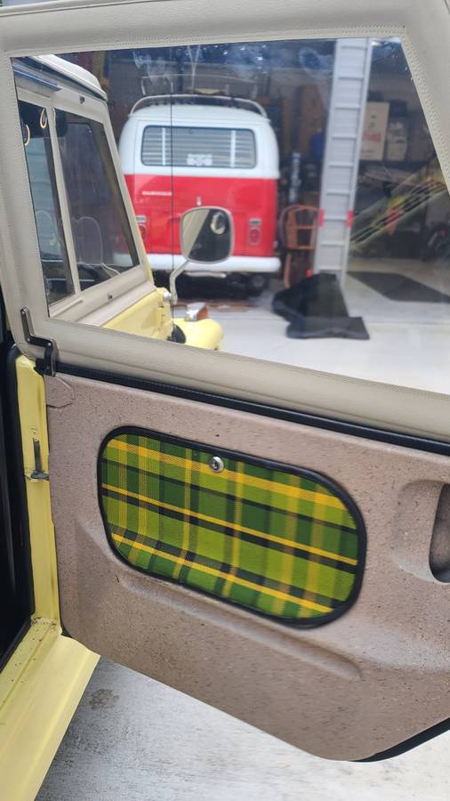 Volkswagen-beetle-1974-yellow-21