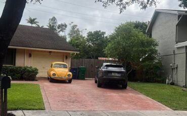 Volkswagen-beetle-1974-yellow-6