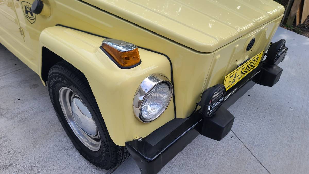 Volkswagen-beetle-1974-yellow-6