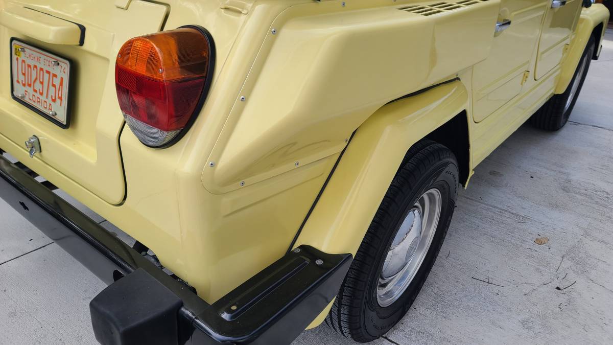 Volkswagen-beetle-1974-yellow-7