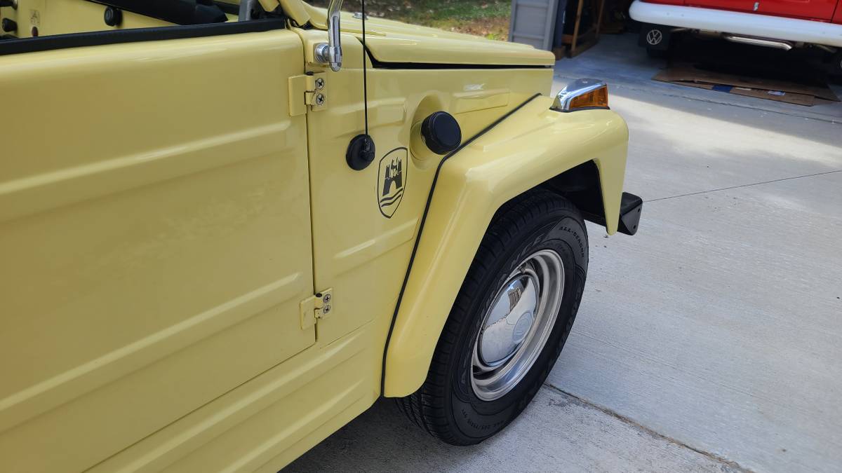 Volkswagen-beetle-1974-yellow-8