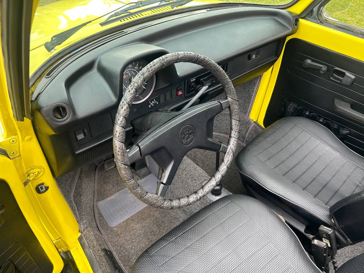 Volkswagen-beetle-cabriolet-1974-1