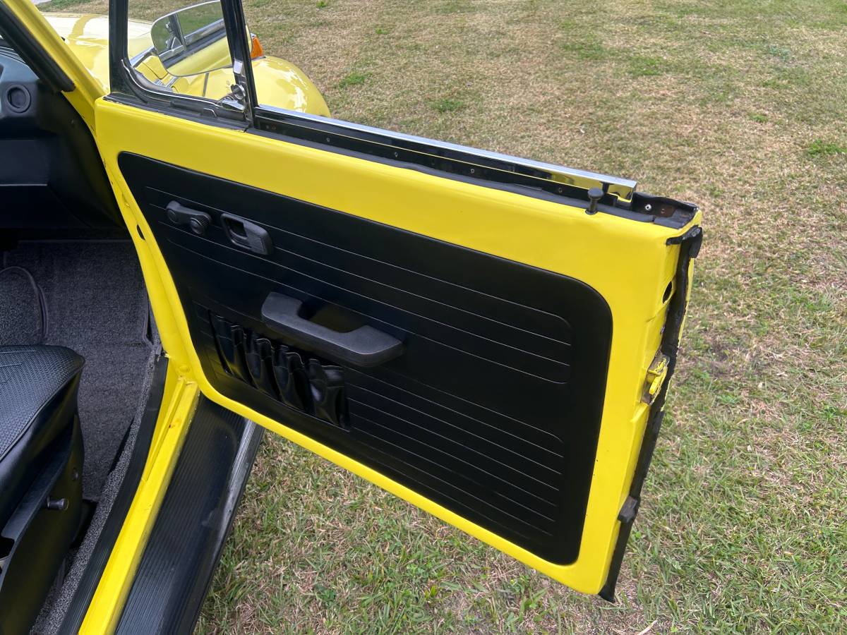 Volkswagen-beetle-cabriolet-1974-10