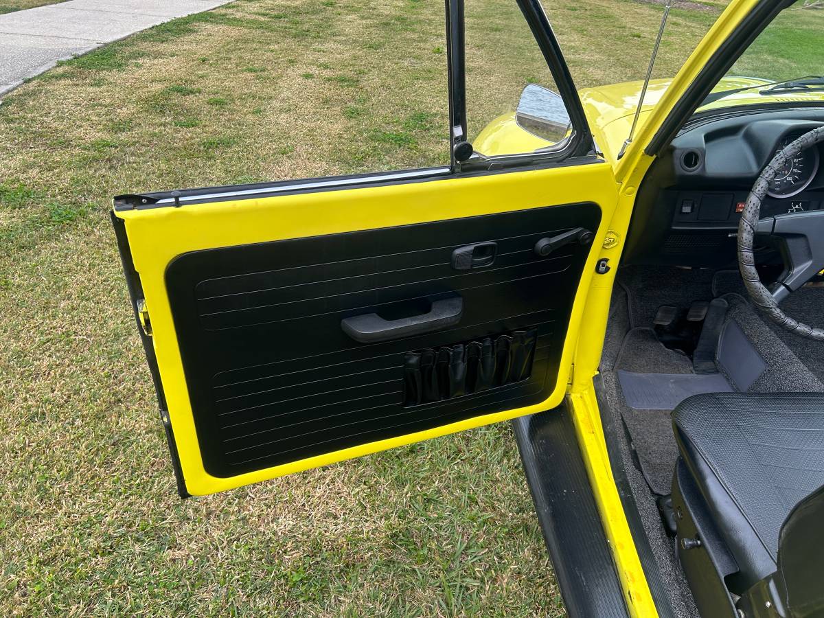 Volkswagen-beetle-cabriolet-1974-18