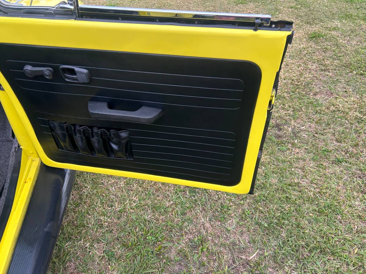 Volkswagen-beetle-cabriolet-1974-22