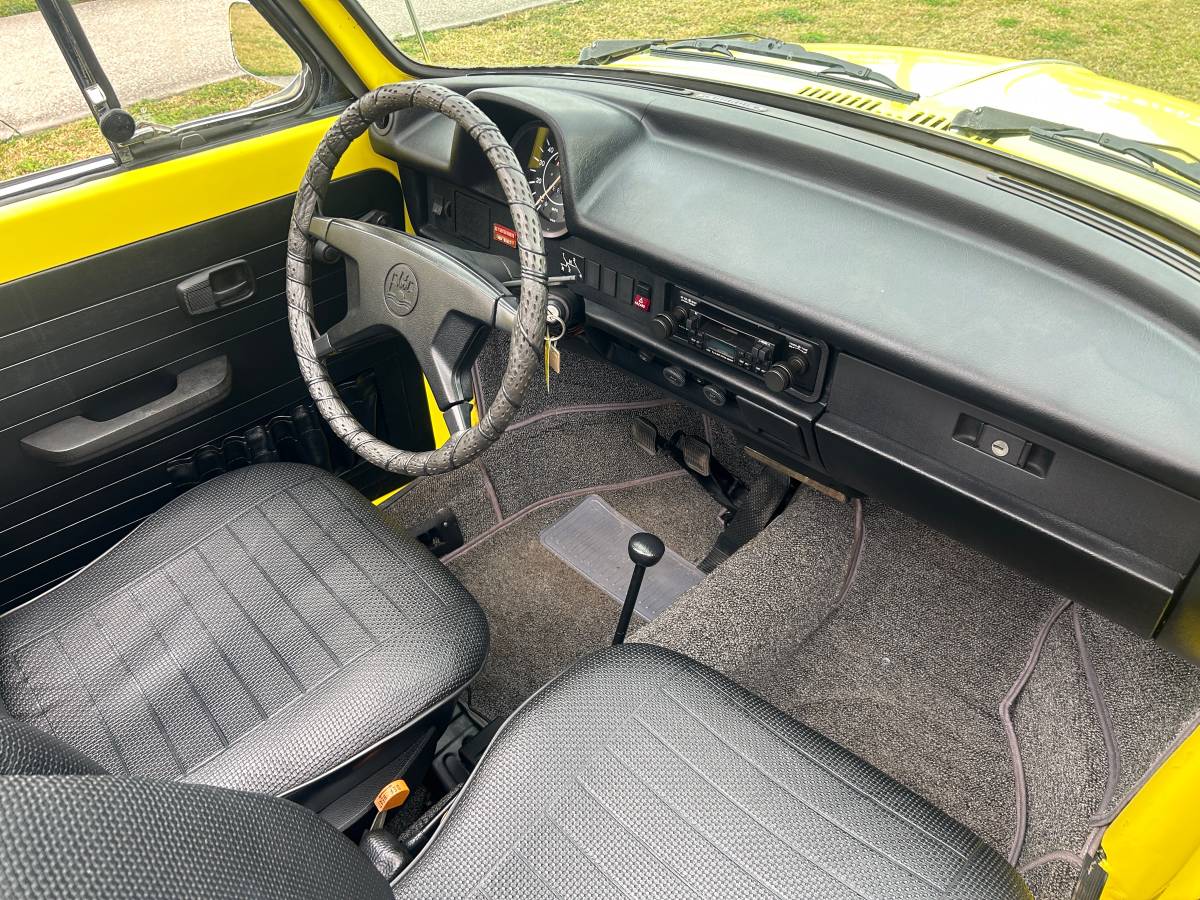 Volkswagen-beetle-cabriolet-1974-23