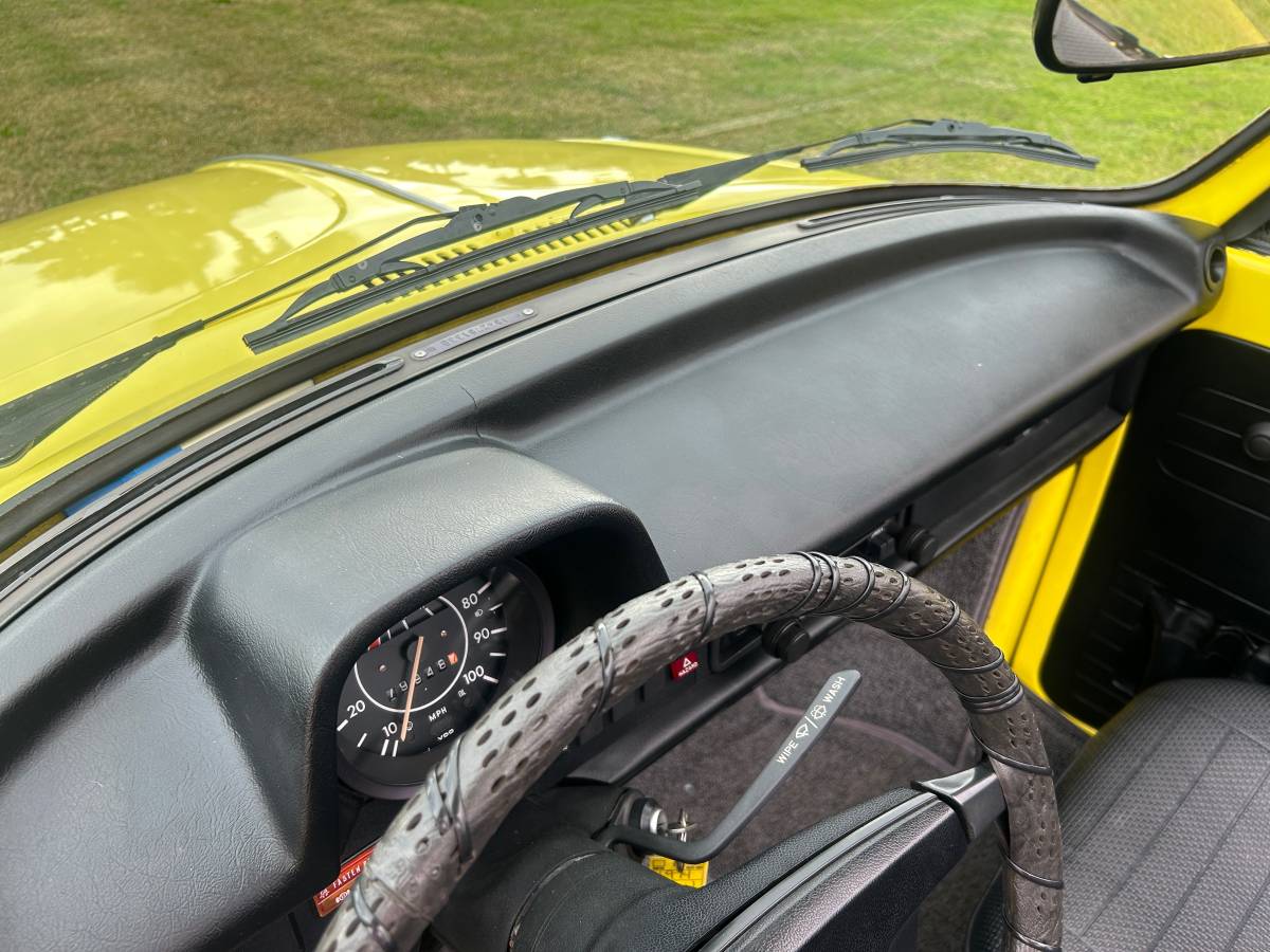 Volkswagen-beetle-cabriolet-1974-3