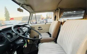 Volkswagen-bus-1972-9