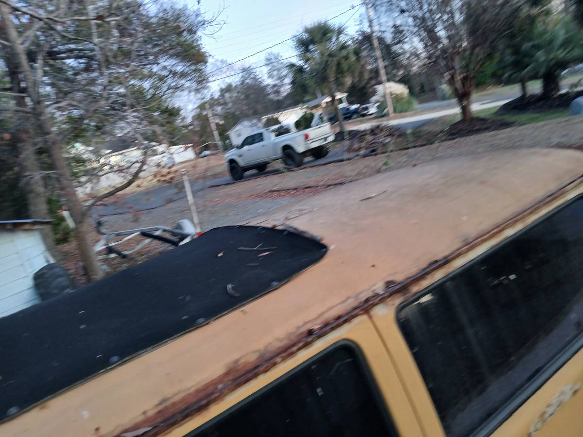 Volkswagen-bus-1972-orange-2