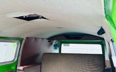 Volkswagen-bus-1973-green-10