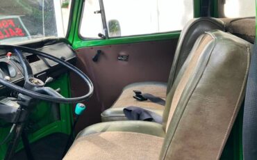 Volkswagen-bus-1973-green-13
