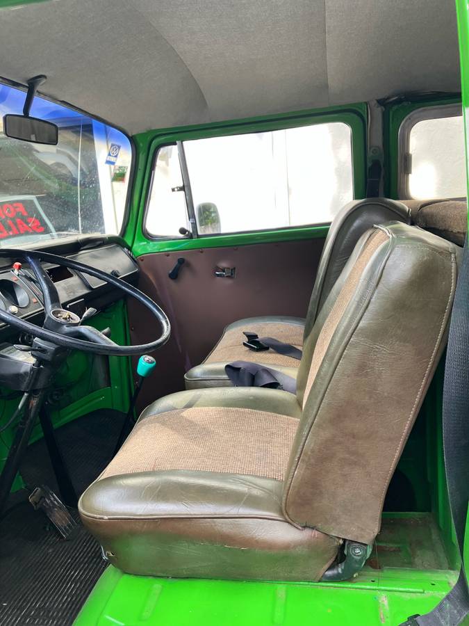 Volkswagen-bus-1973-green-13
