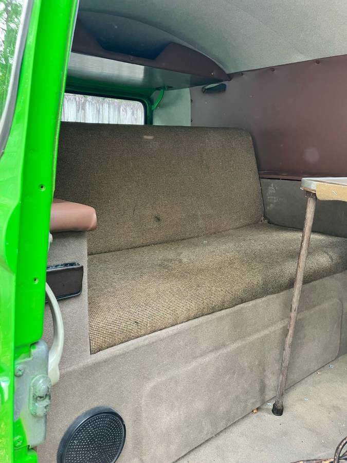 Volkswagen-bus-1973-green-14