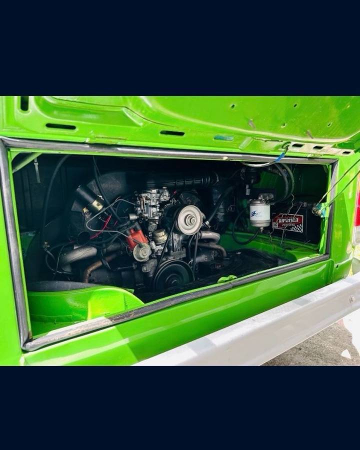 Volkswagen-bus-1973-green-17